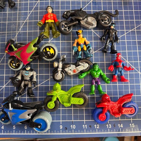 Imaginext DC SUPER FRIENDS figures and motorcycles bundle 12 pcs 215 - Picture 2 of 4